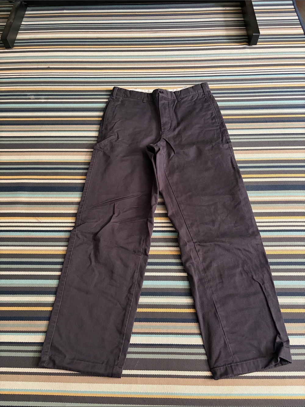 Uniqlo Men's Straight Chino Pants in Dark Grey